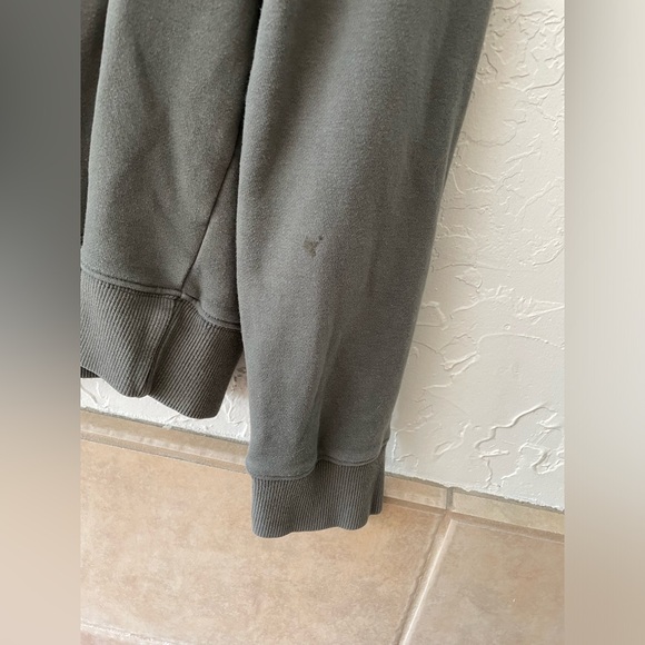 Vuori Men’s XL hoodie. VGUC. Grey-green color. - Picture 4 of 9